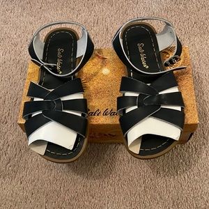 NIB Salt Water Sandals, Navy Color